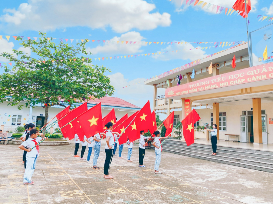 Mở lớp bồi dưỡng nghiệp vụ công tác Đội cho giáo viên được cử làm Tổng phụ trách Đội trong trường phố thông
